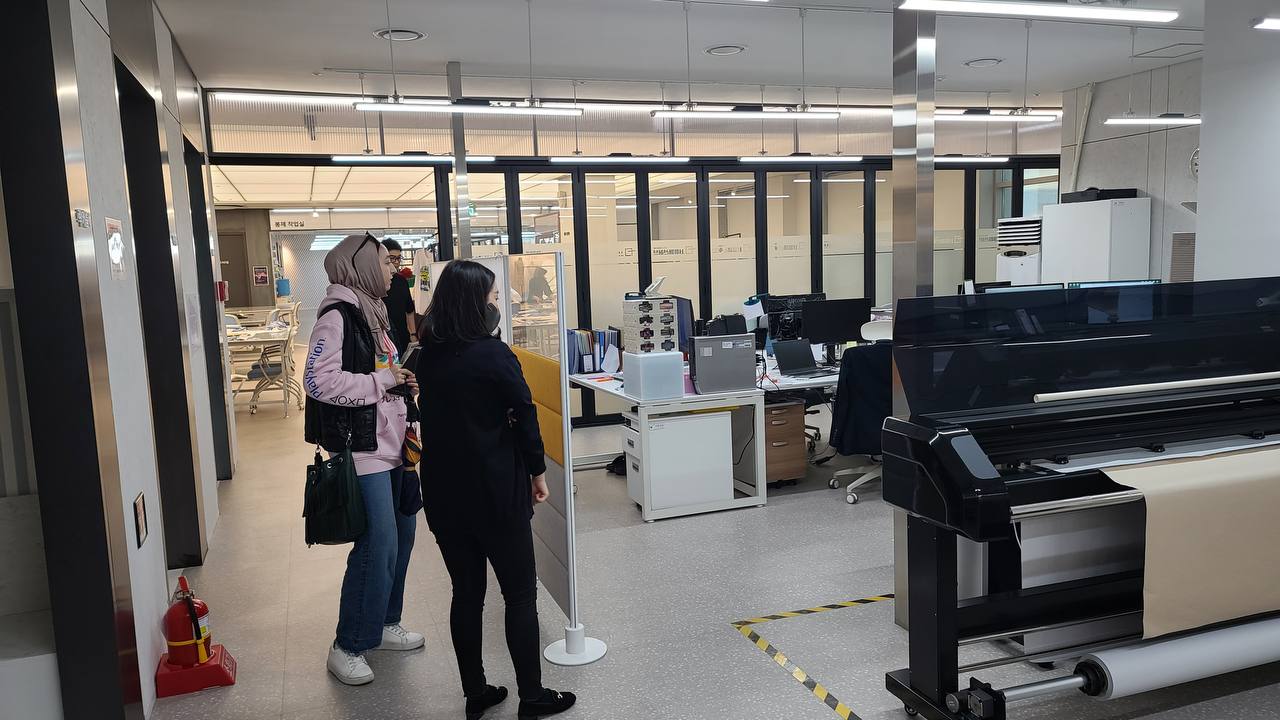 Halal Korea and our Modest Fashion Designer visited to DDP Fashion association last week